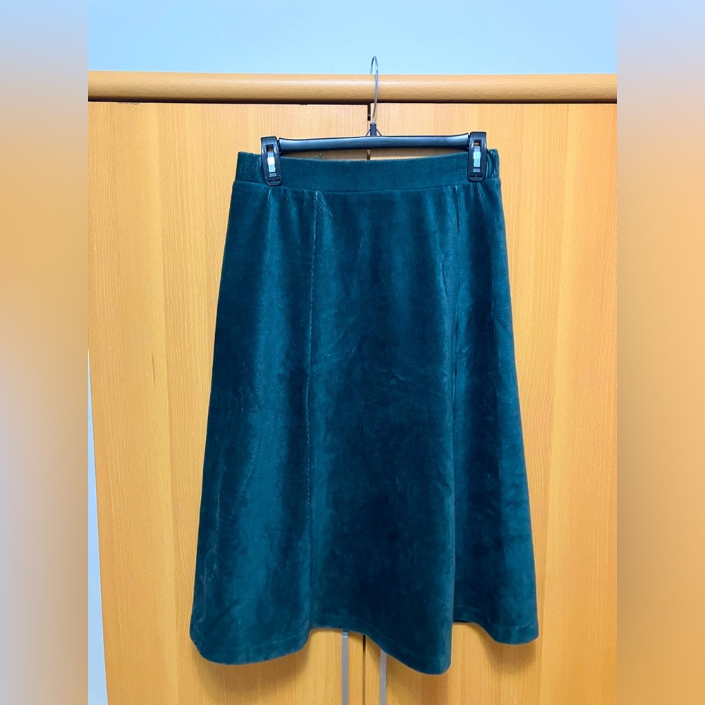 A velvet hunter green skirt